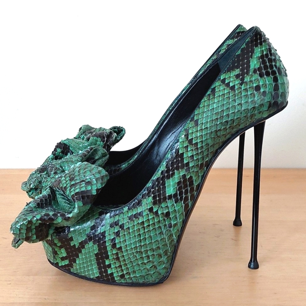 Gianmarco Lorenzi Green Heels with High Stiletto and Peep-Toe Design